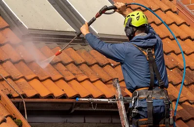 Démoussage et hydrofuge de toiture à Saint-Yvi
